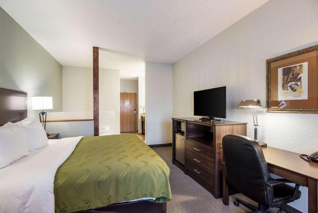 Quality Inn & Suites West Pueblo Eksteriør billede